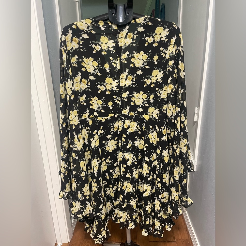 Boohoo Plus Black and Yellow Floral Wide Sleeve Skater Dress Size 16 - Picture 9 of 10